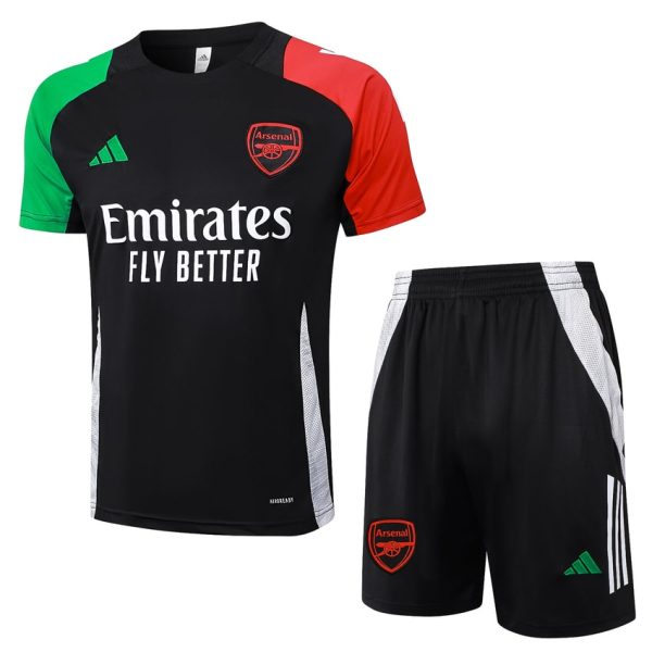 Conjunto de camiseta y pantalones cortos negros del Arsenal 2024-2025
