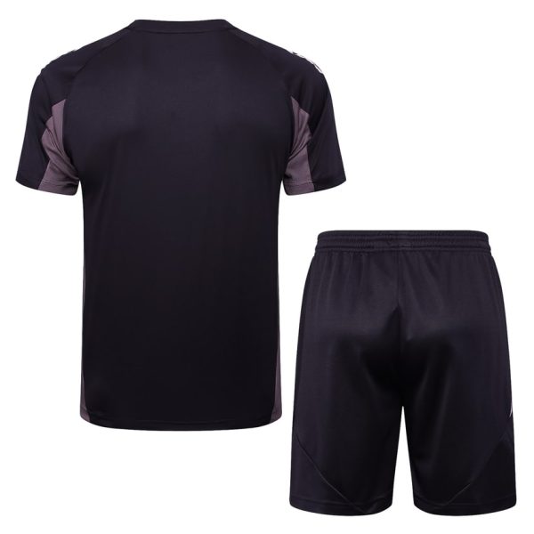 Camiseta y pantalón corto negro y beige del Arsenal 2024-2025